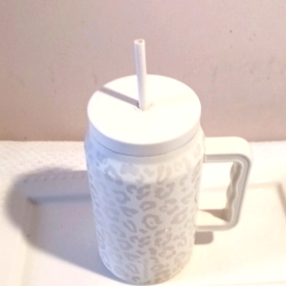 HYDRAPEAK White Leopard Print Insulated Quencher with Straw -50 oz. - Picture 7 of 10